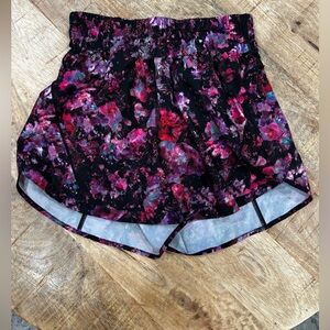 Lululemon Tracker shorts in "Floral Multi Print”